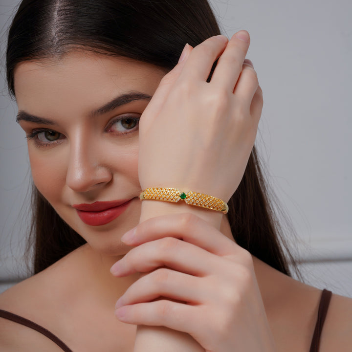 Emerald Radiance Womens Kada