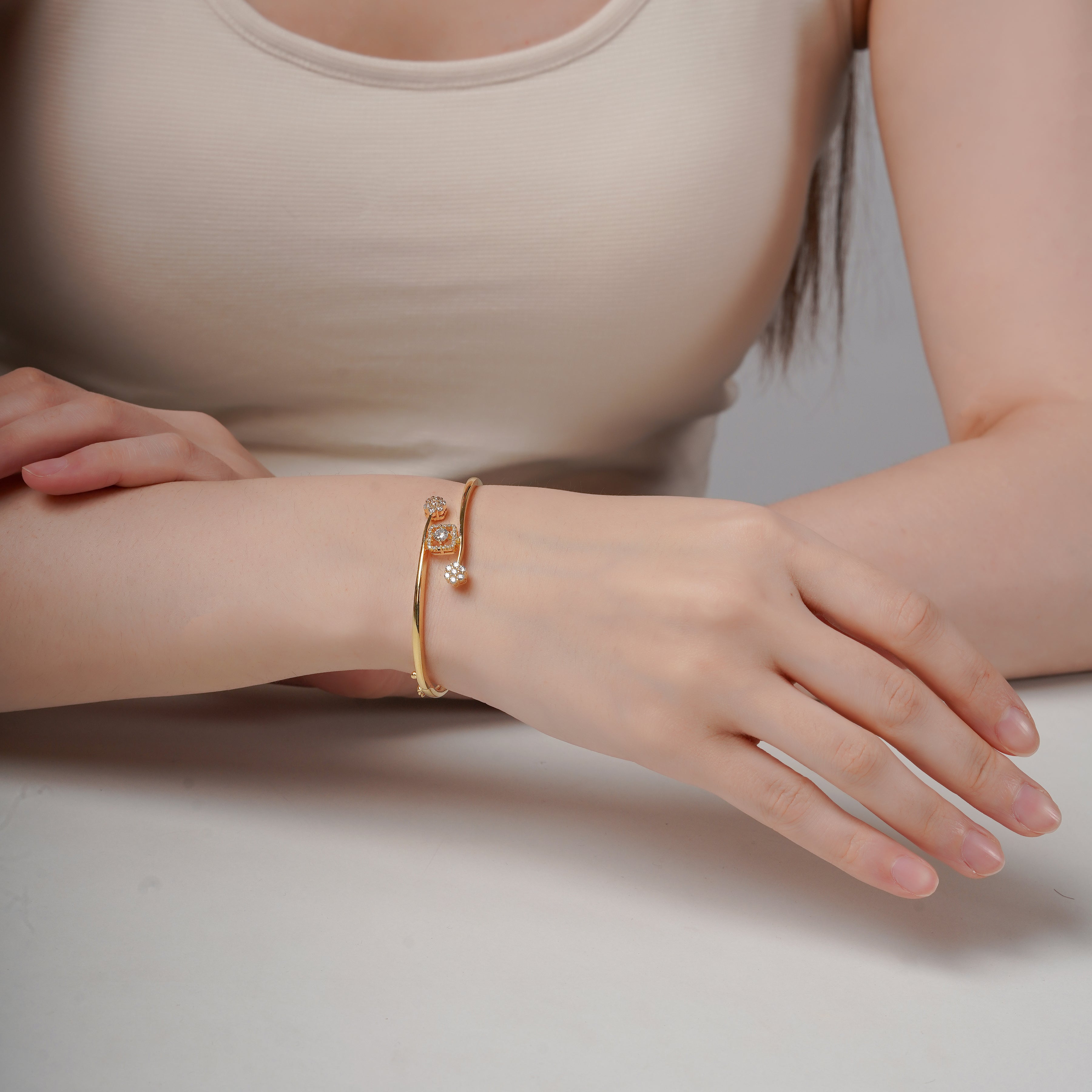 Trisha Glow Womens Kada