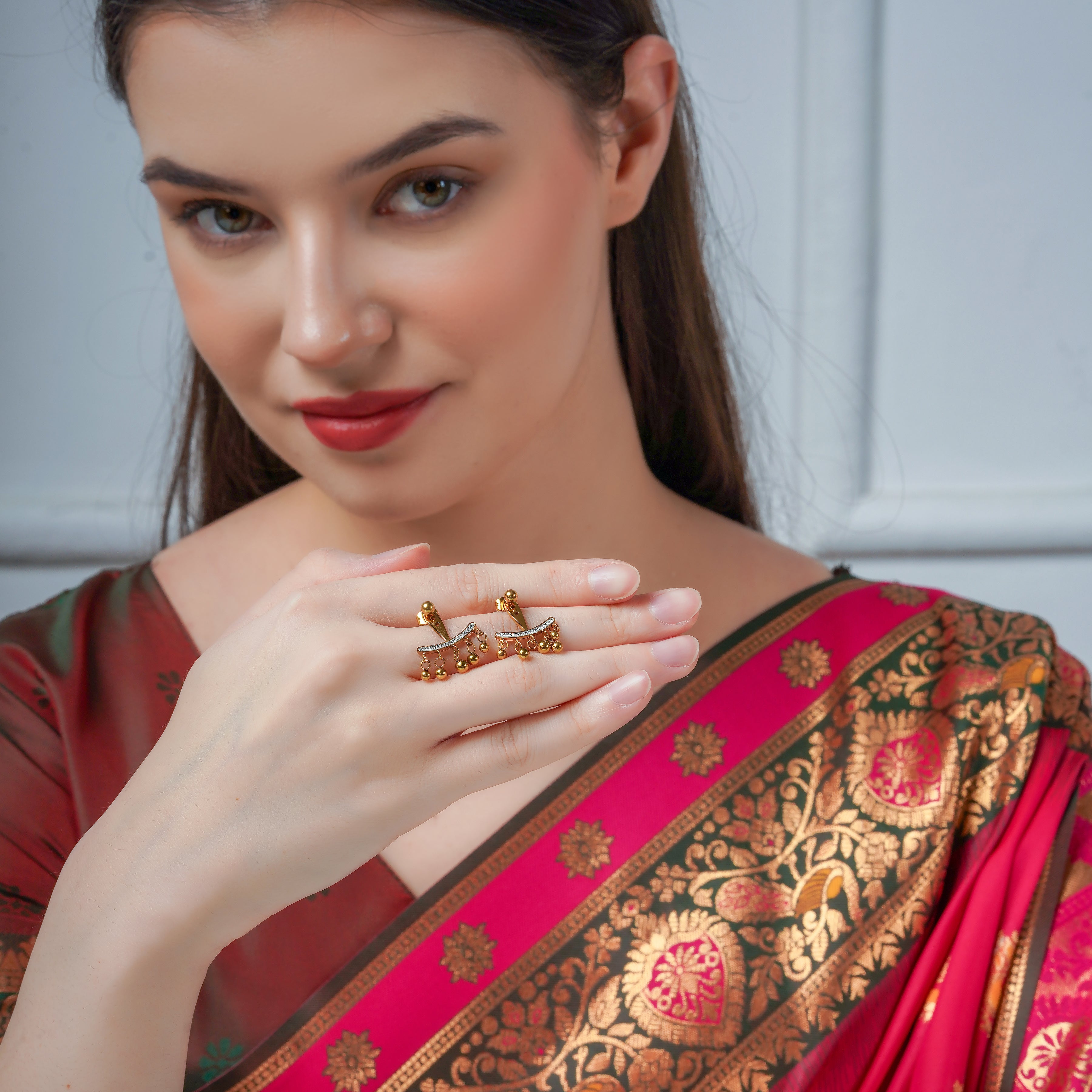 Nupur Arc Womens Earring