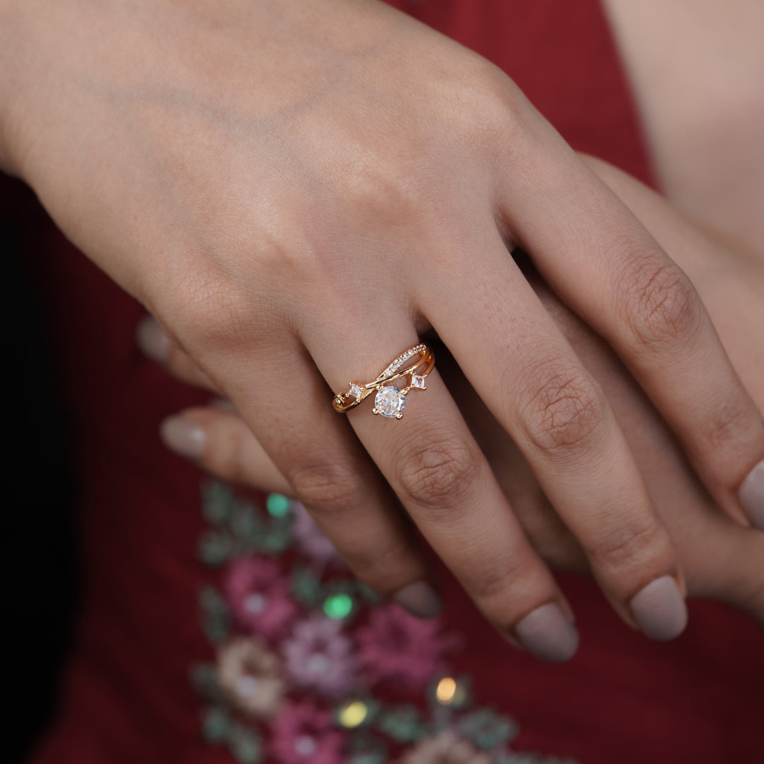 Sneh Knot Womens Ring