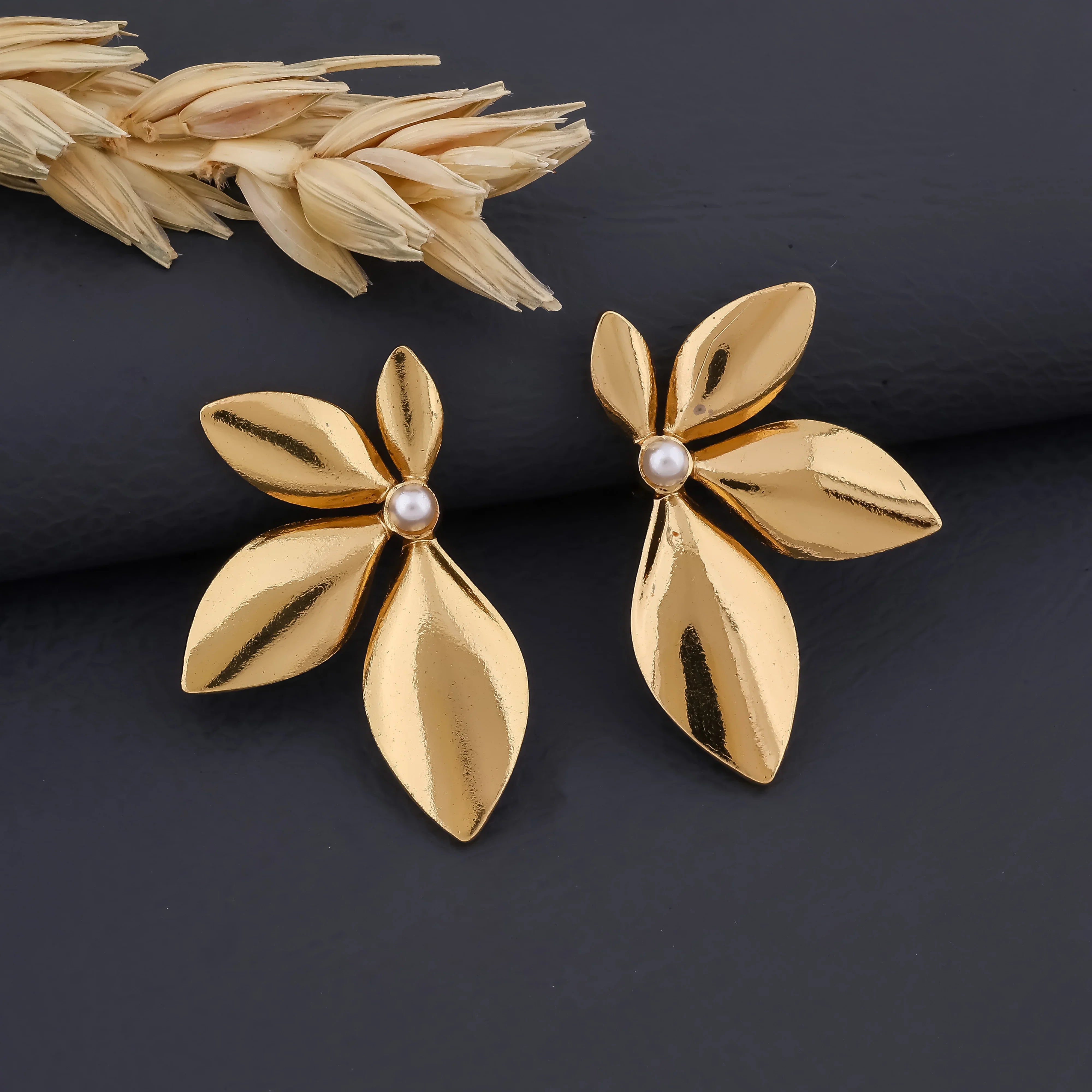 Gold Flower Earring - Ginostone