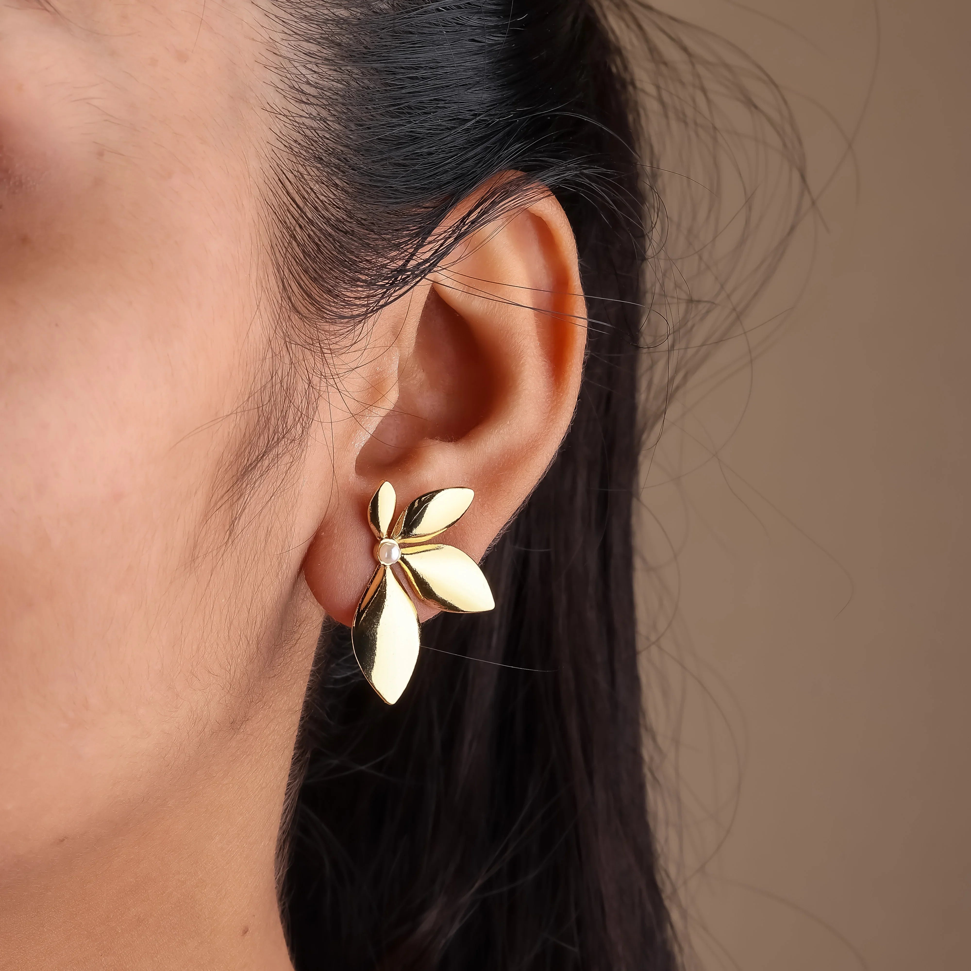 Gold Flower Earring - Ginostone