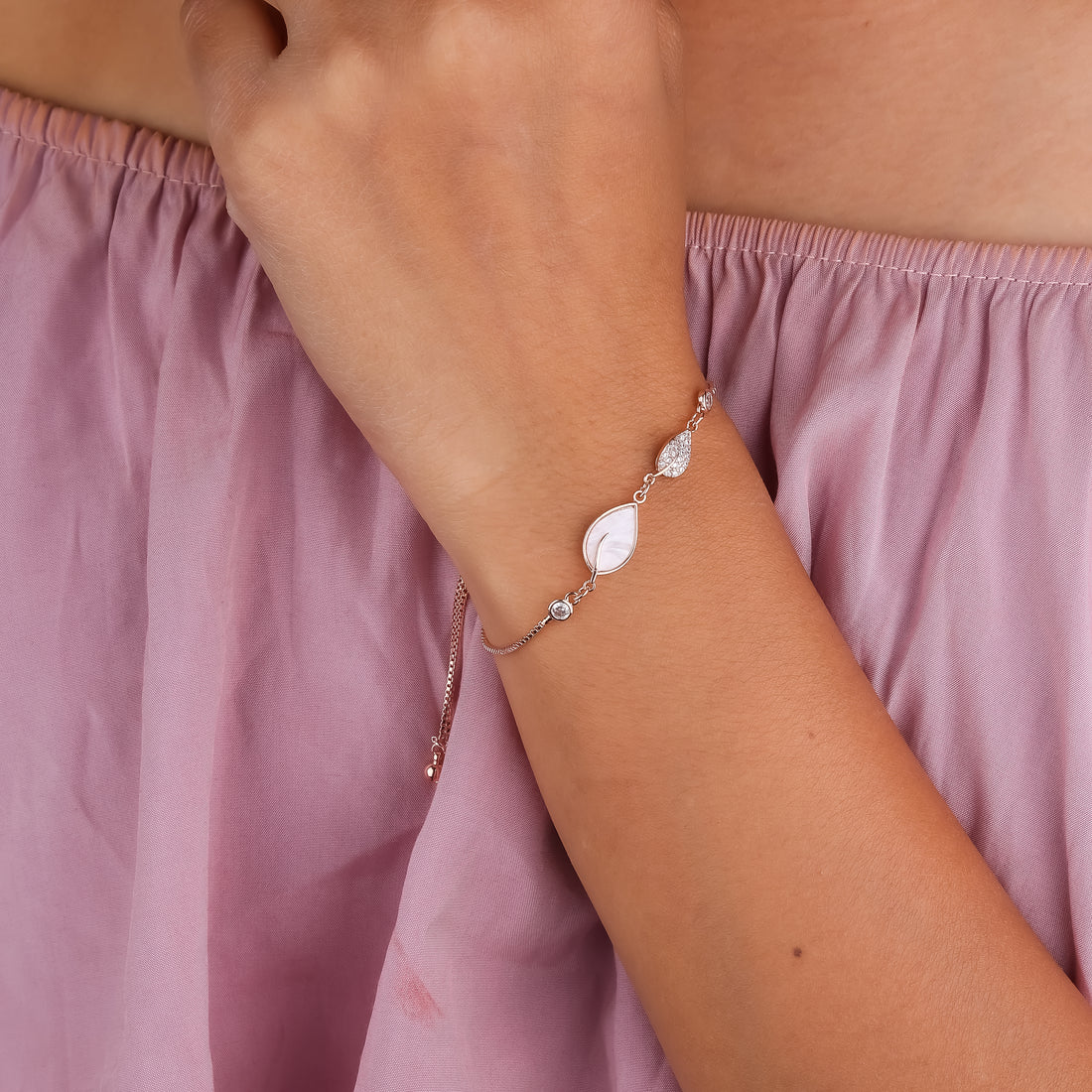 Resin Leaf Hand Bracelet - Ginostone