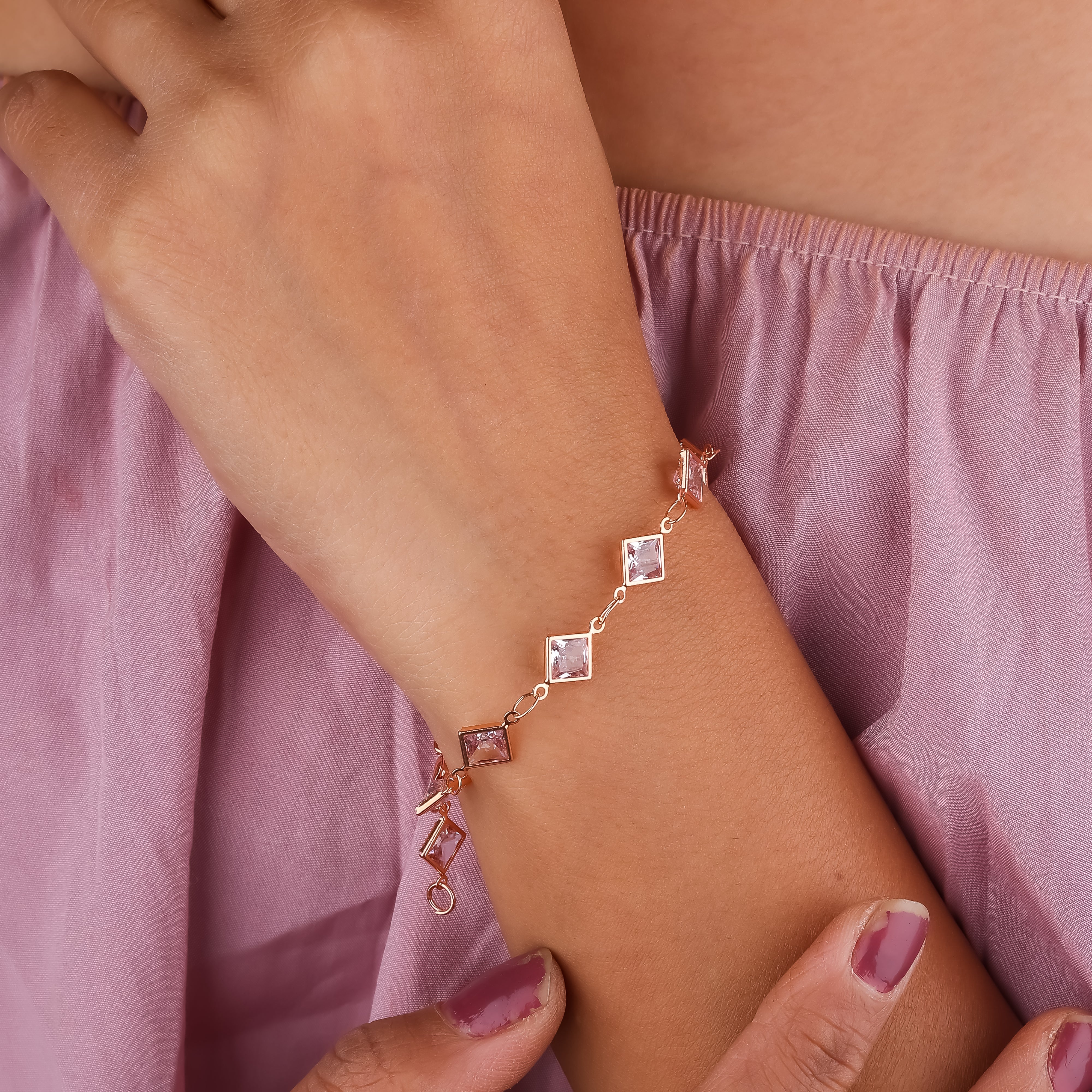 Yashvi Glow Hand Bracelet - Ginostone