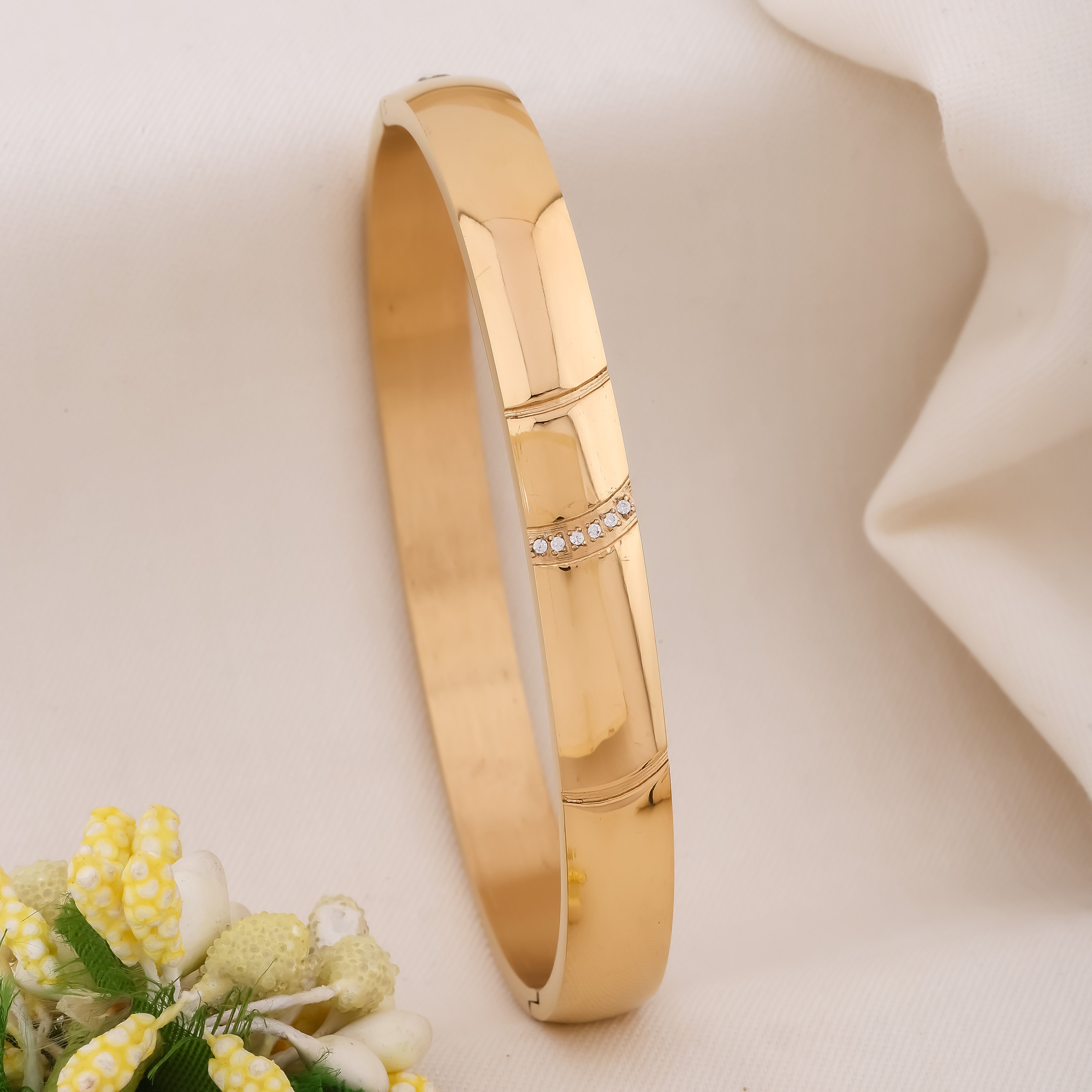 Jiyarth Gold Kada For Men - Ginostone