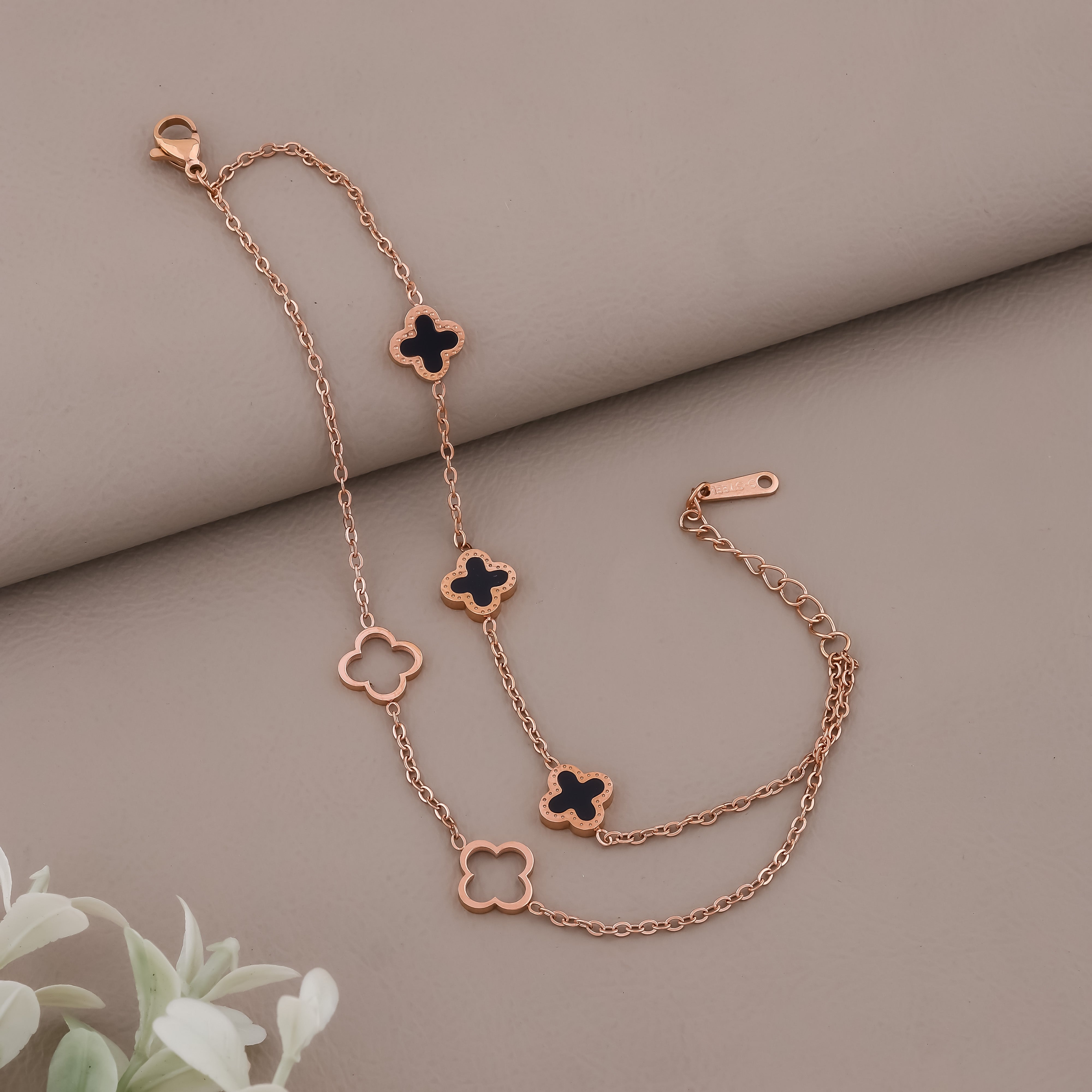 Kumud Hand Bracelet - Ginostone