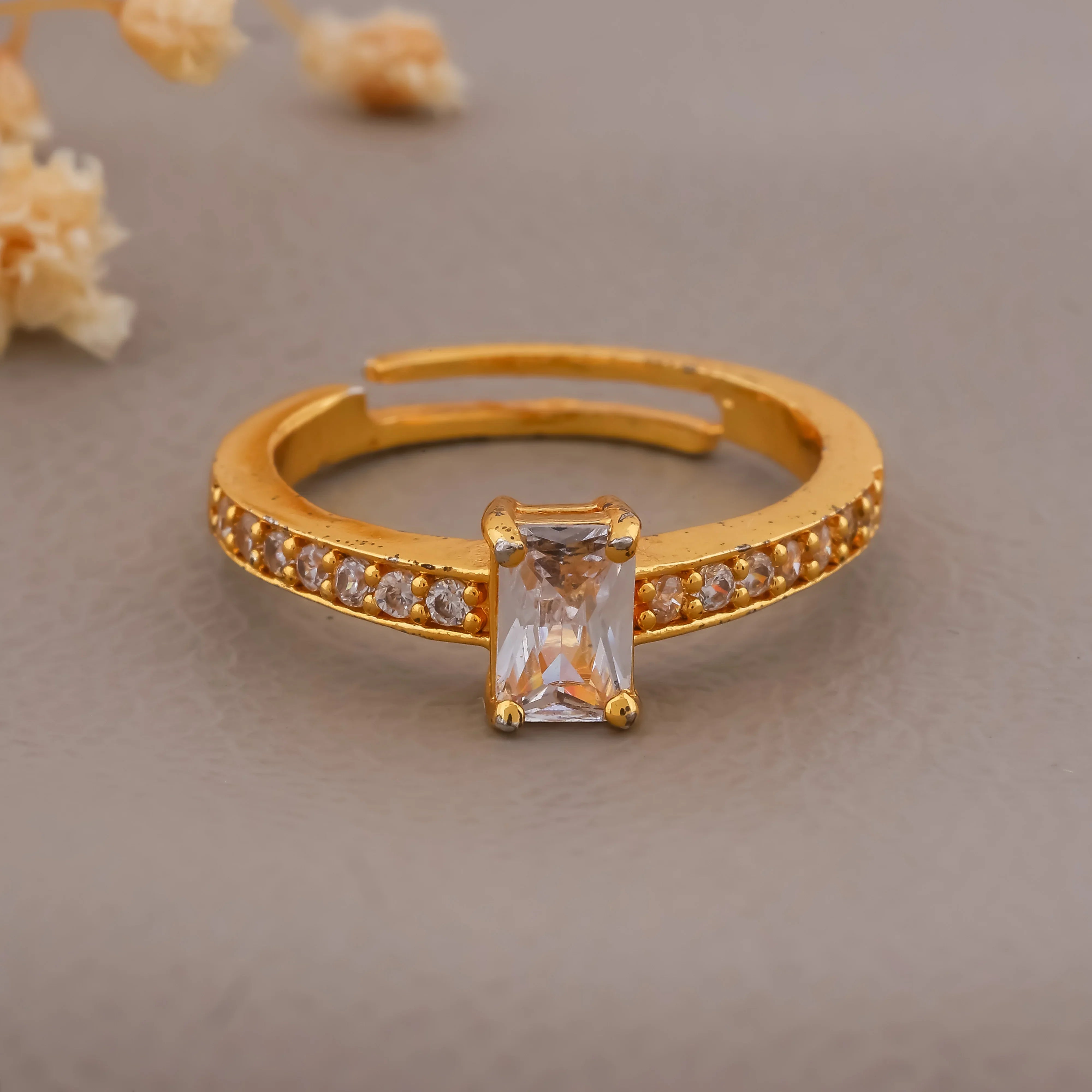 Leena Spark Women's Ring - Ginostone