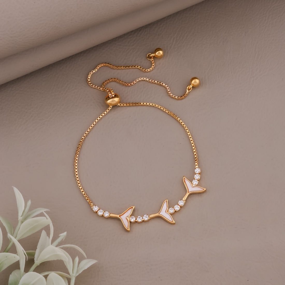 Resin Fish Tail  Hand Bracelet - Ginostone