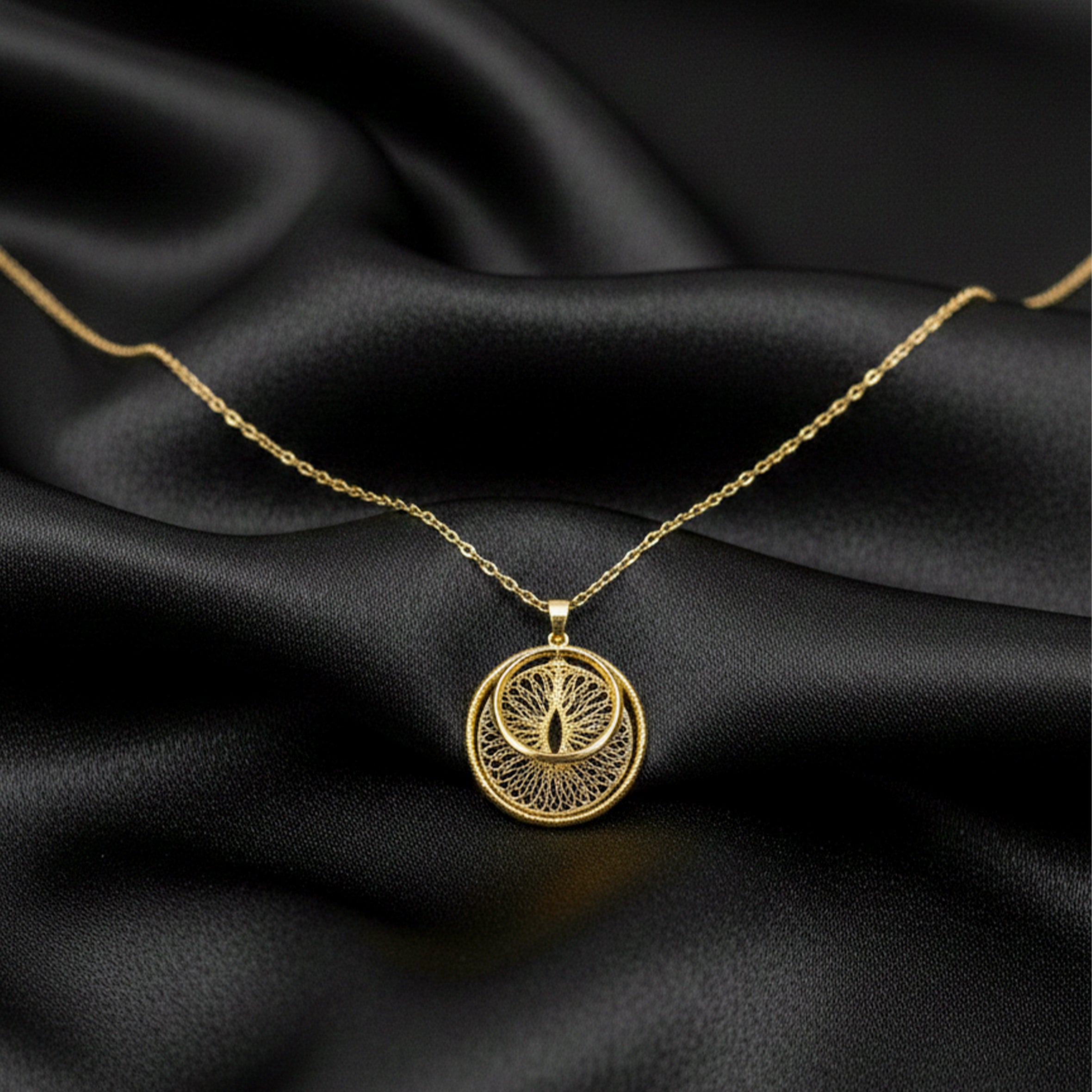 Filigree Medallion Necklace GWN -158