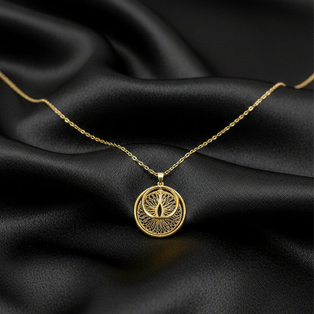 Filigree Medallion Necklace GWN -158