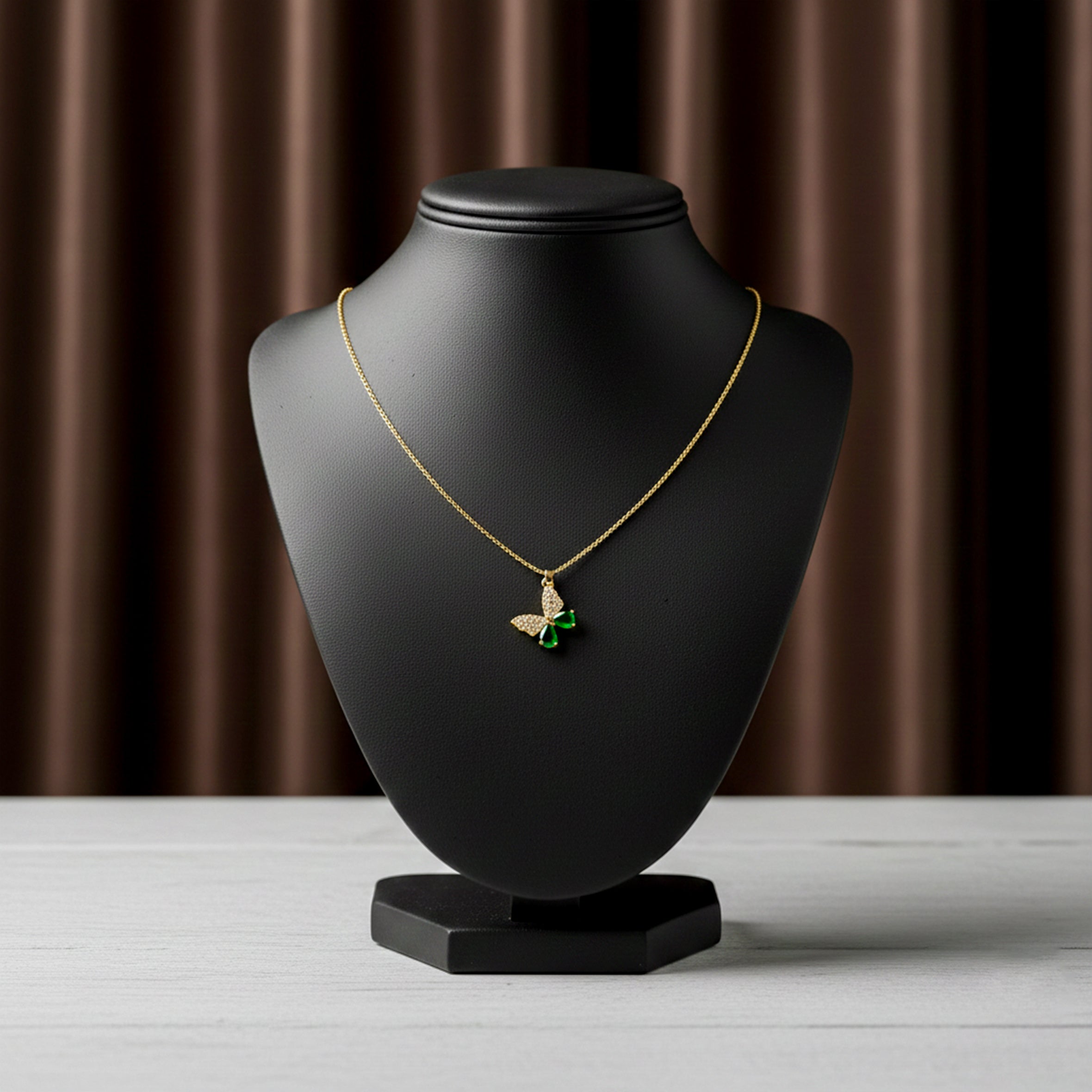 Emerald Butterfly Neckless GWN -112