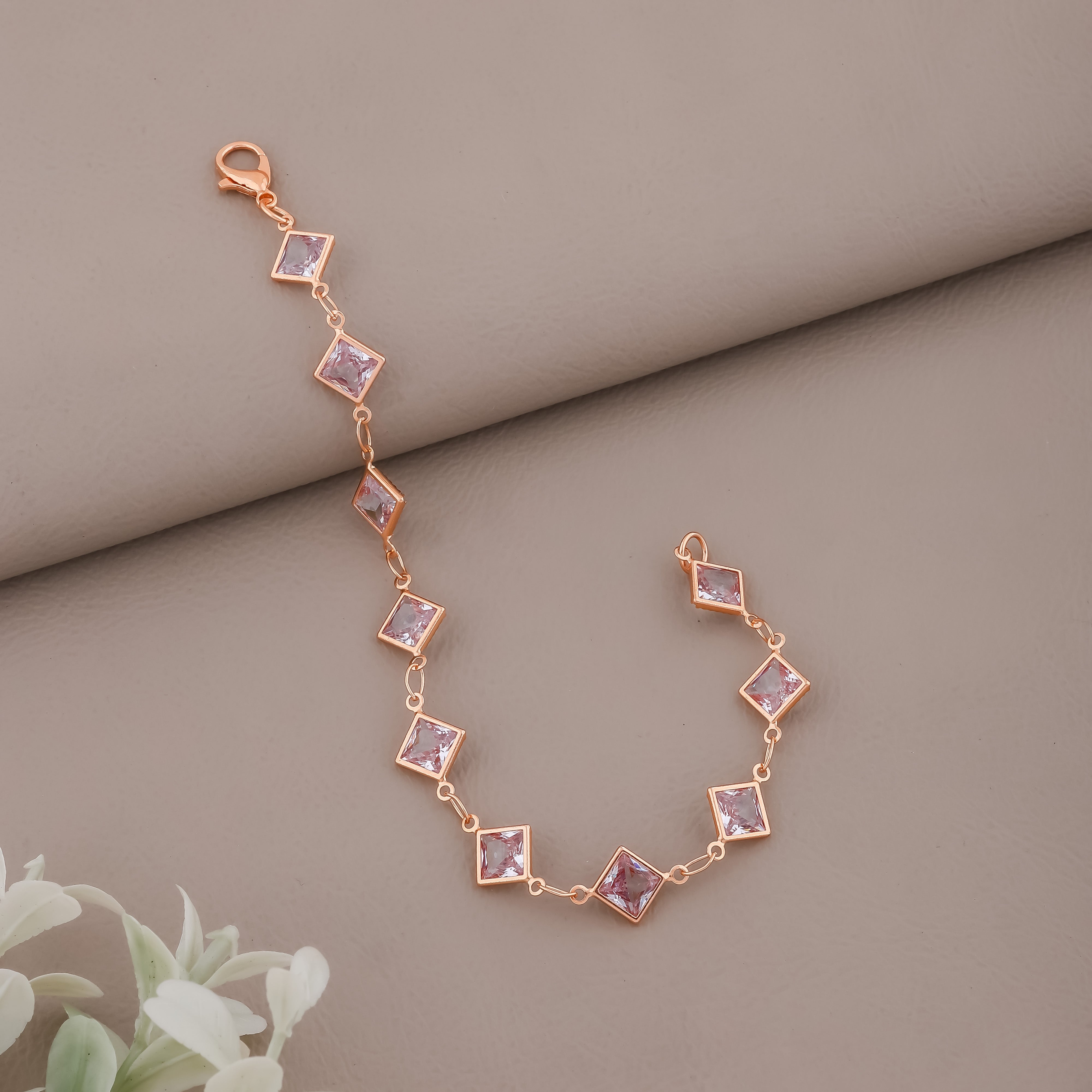 Yashvi Glow Hand Bracelet - Ginostone