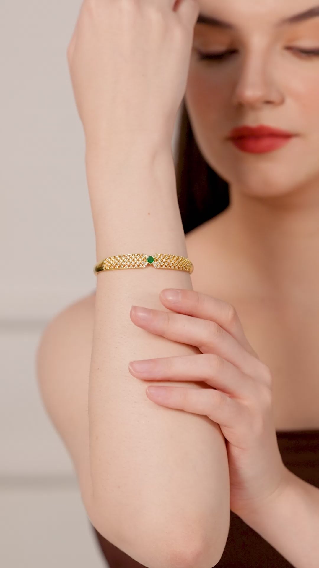 Emerald Radiance Womens Kada