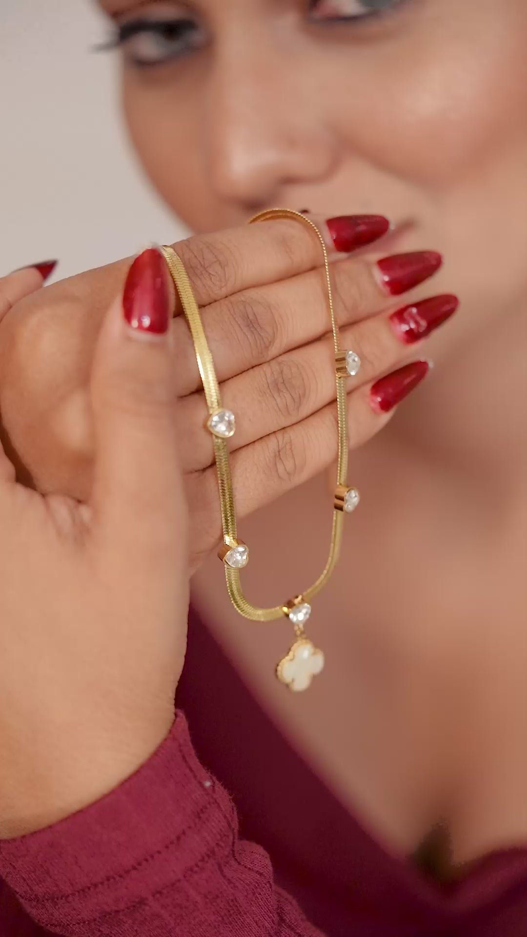 Ira Clover Womens Necklace